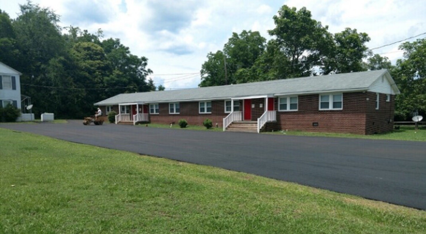 Unit #4 - last apartment on right. - 605 N Adair Street Apt #4