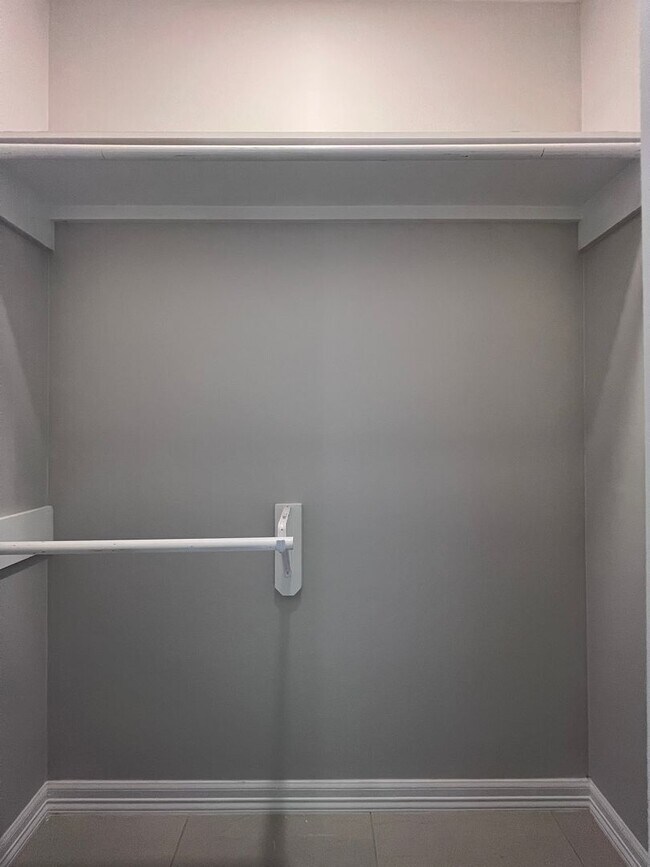 Building Photo - Brand New! Don't Miss Out Call today!