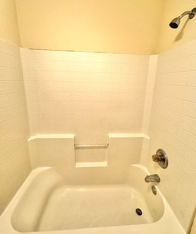 Building Photo - Tuscaloosa, AL Home For Rent. Available to View Now!