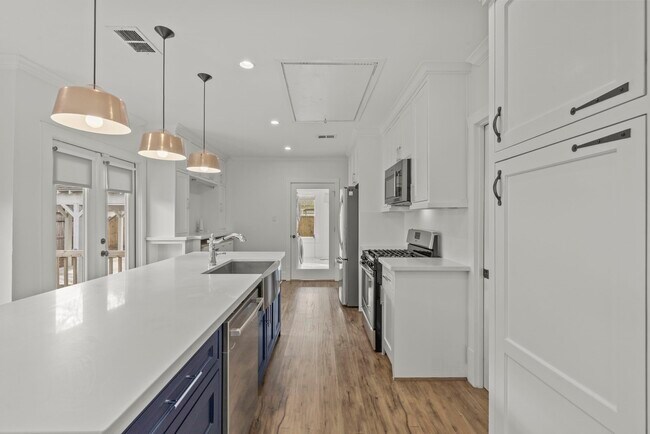 Primary Photo - 724 E 21st St