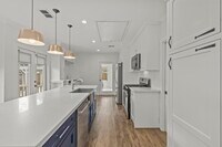 Building Photo - 724 E 21st St