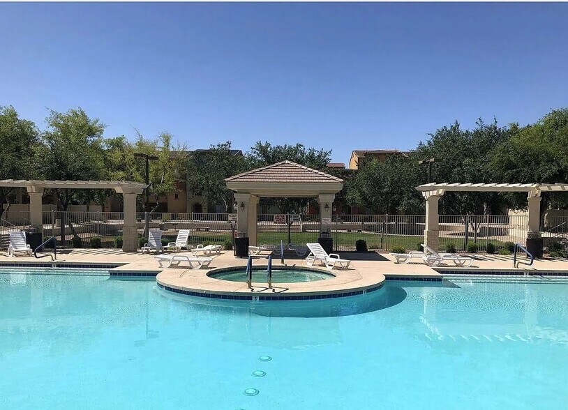 Building Photo - 280 S Evergreen Rd