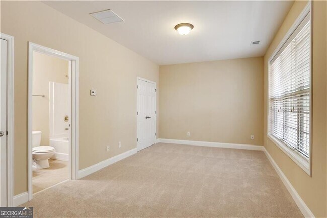 Building Photo - 5060 Windcrest Ln