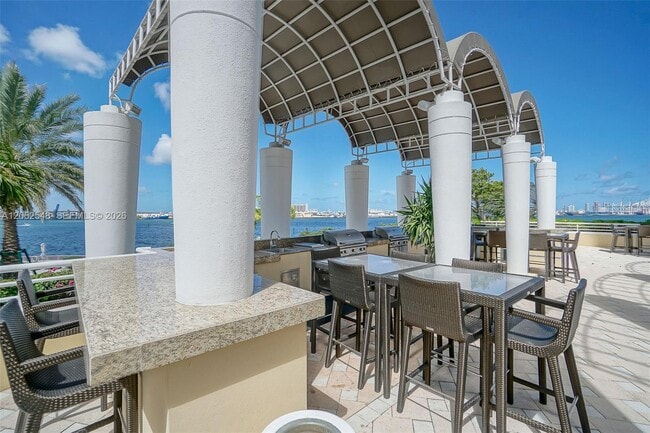 Building Photo - 808 Brickell Key Dr