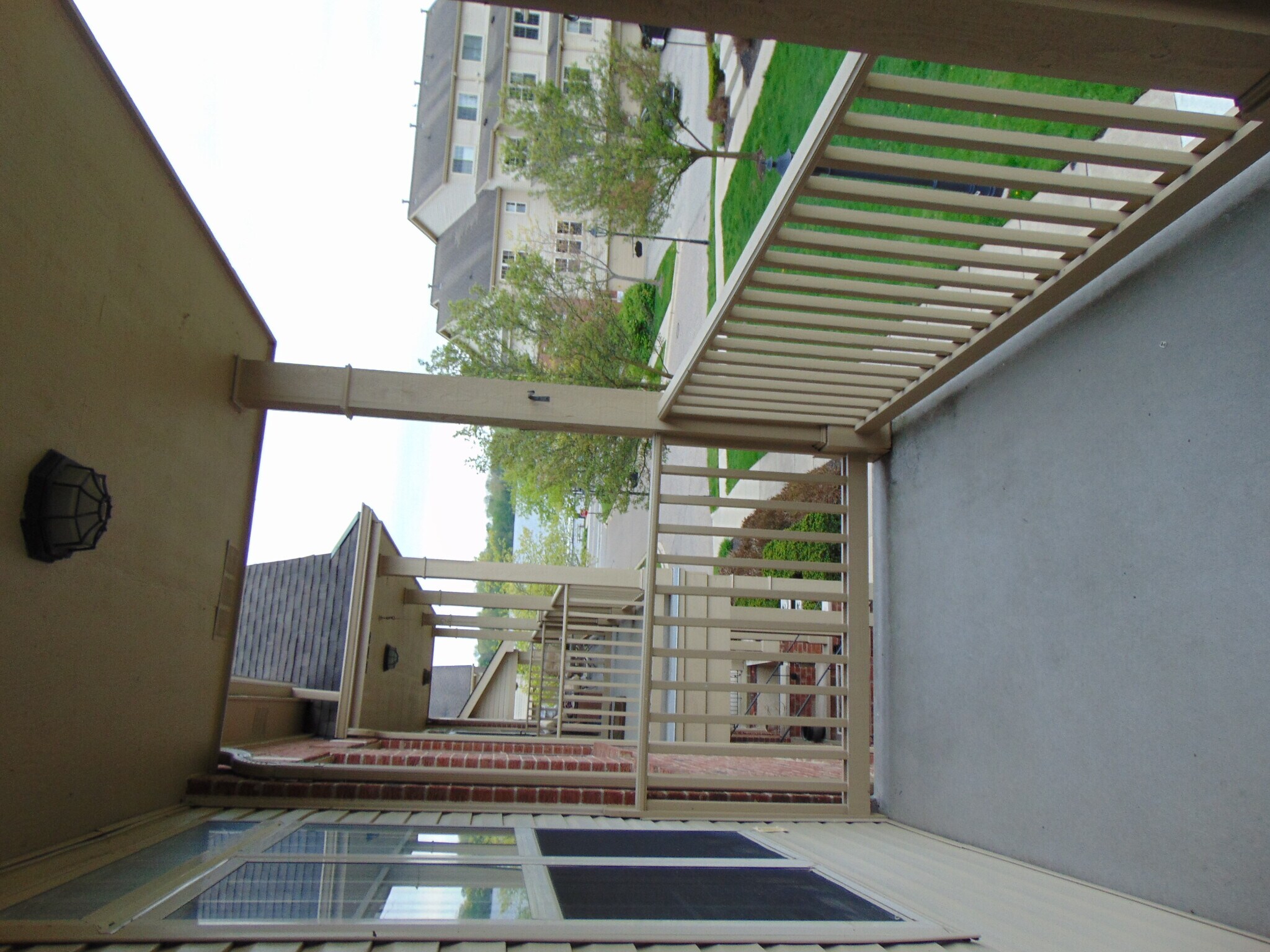 Building Photo - 129 E Bay Dr