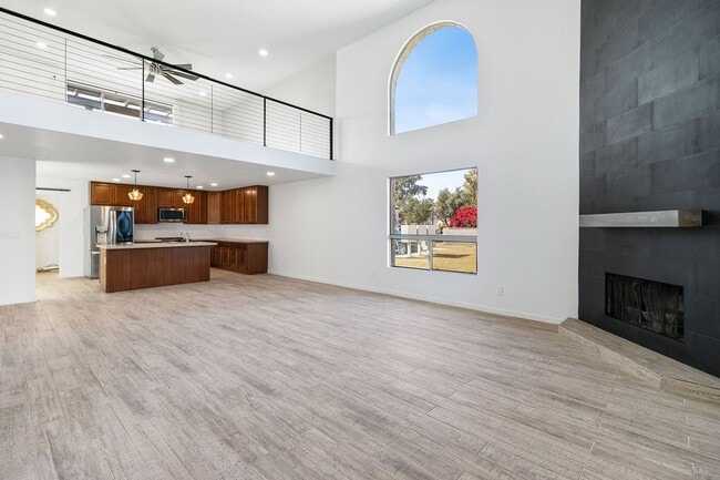 Building Photo - Luxury Living in the Heart of McCormick Ranch!