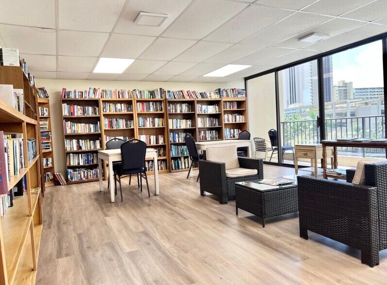 Building Photo - 411 Hobron Ln