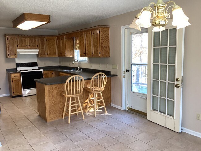 Building Photo - Great Family Home