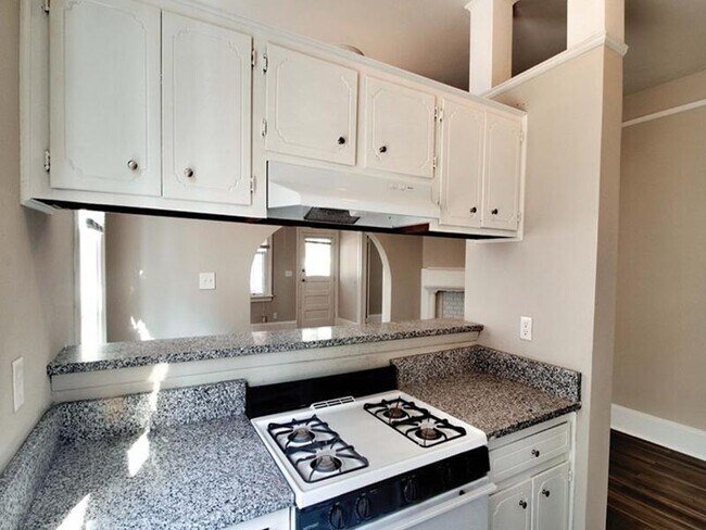 Building Photo - 202 Ellis St