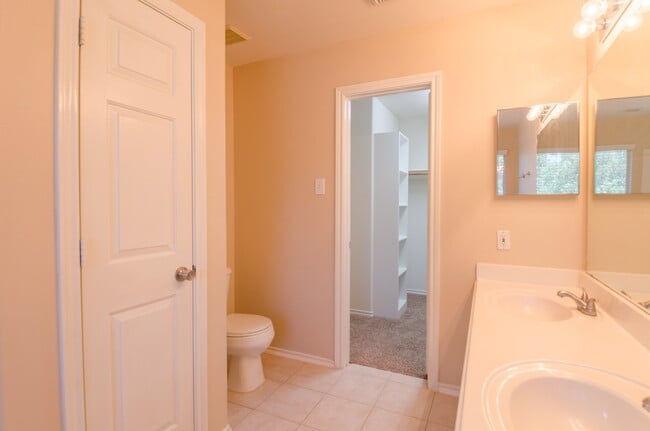 Building Photo - 6303 Veranda Green Trail