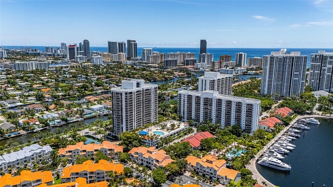 Building Photo - 3598 Yacht Club Dr