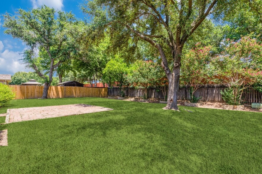 Building Photo - 1523 Wayside Dr