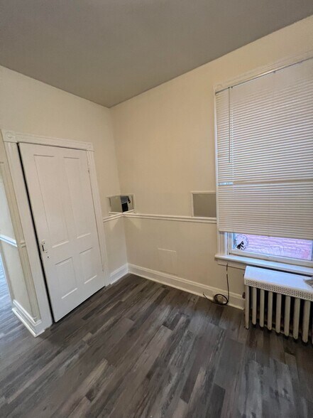 Building Photo - 27 S Locust St