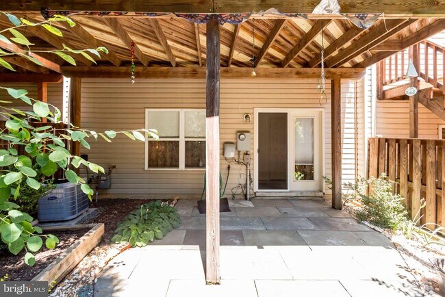 Building Photo - 6328 Dunman Way
