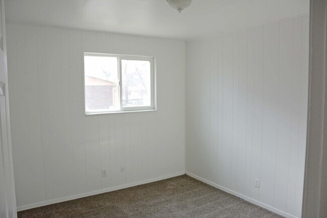 Building Photo - 1087 N 150 W
