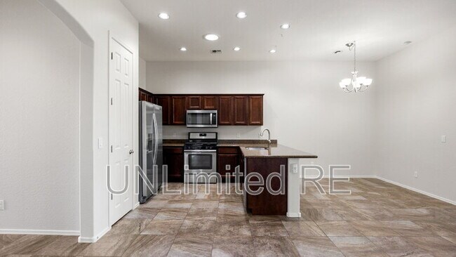 Building Photo - 6737 E Hetley Pl