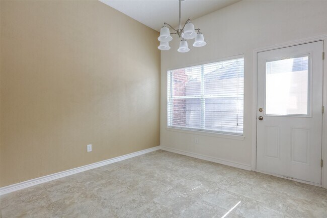 Building Photo - 131 Avonlea Dr