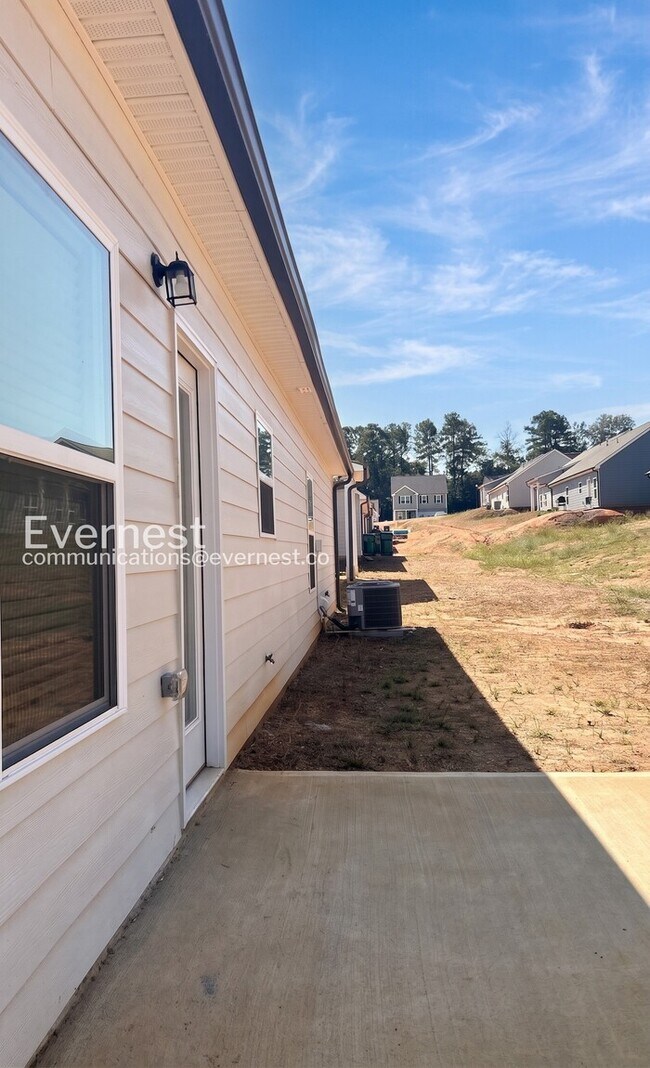 Building Photo - 4-Bed/2-Bath/Pet Friendly/Available Soon!