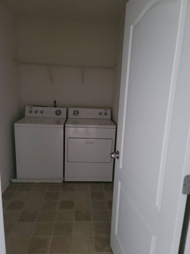 Building Photo - Nice Townhome off Providence Rd/485 South