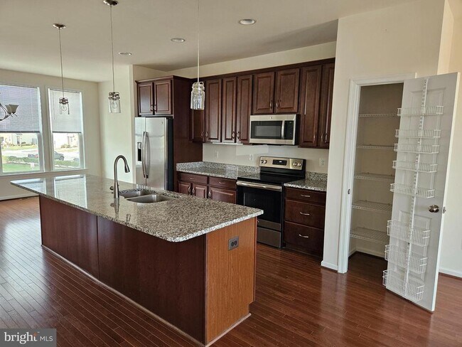 Building Photo - 178 Solara Dr