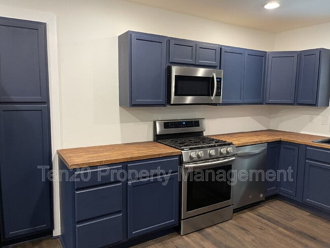 Building Photo - 5835 Darral Dr