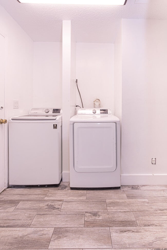 Building Photo - 202 Sparrow Dr