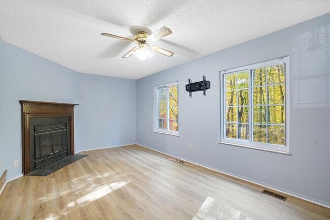 Building Photo - 8653 Bent Arrow Ct