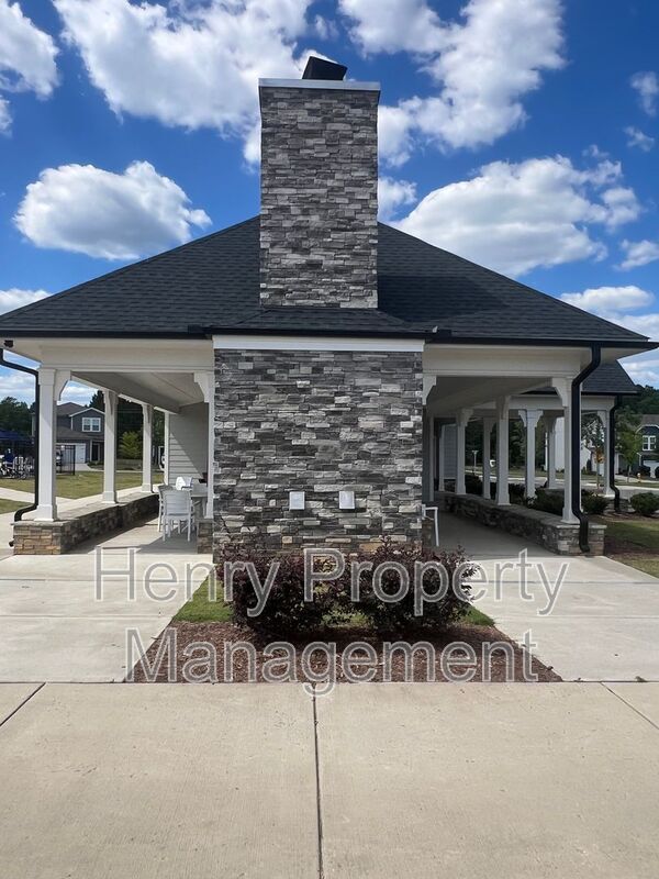 Building Photo - 839 McKenzie Pk Ter
