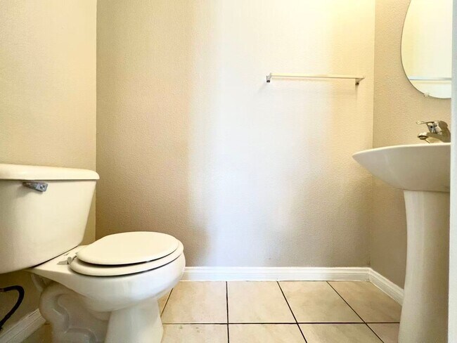 Building Photo - Beautiful single family Home in the SW Gated Community