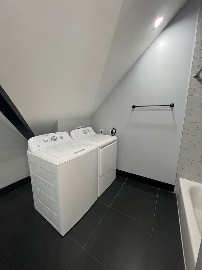 Building Photo - 306 Exchange