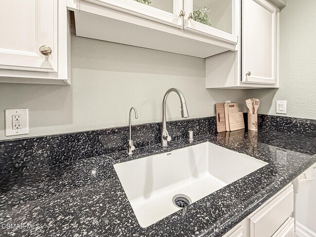 Building Photo - 5420 Sylmar Ave