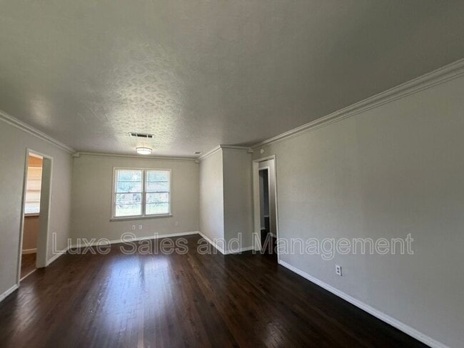 Building Photo - 221 E Kerr Dr