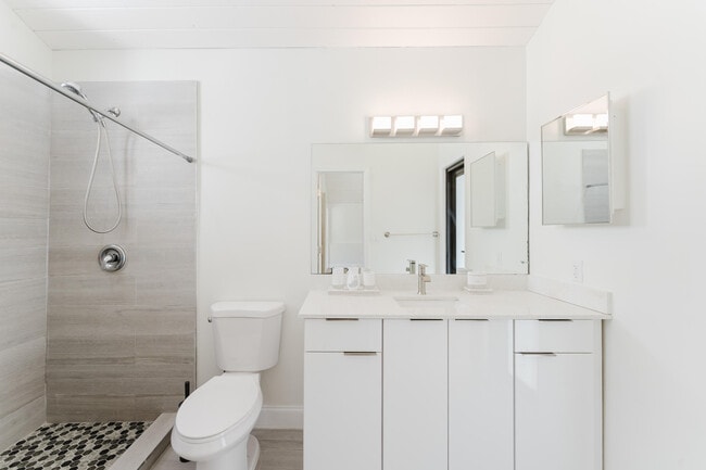 Building Photo - 665 Jeffery St