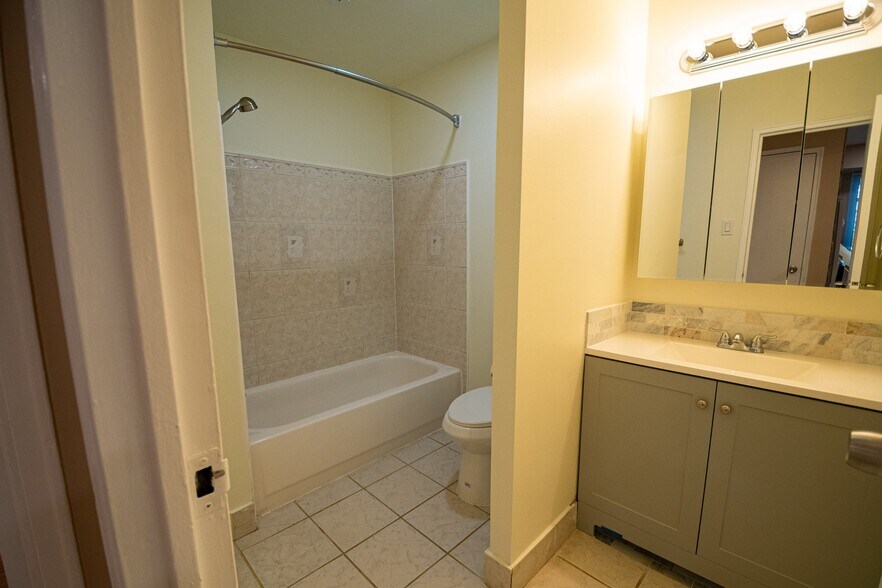 Building Photo - 9921 Bustleton Ave