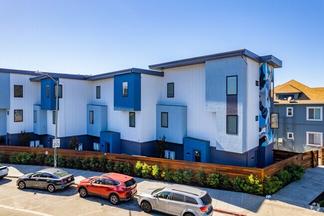 Building Photo - ArtHaus Northgate