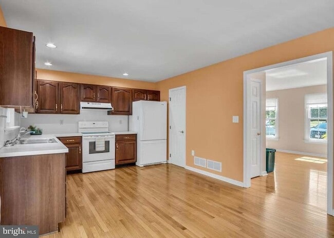 Building Photo - 4178 Kittatinny Dr