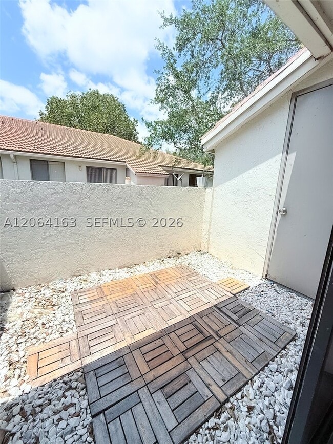 Building Photo - 3212 Coral Lake Dr