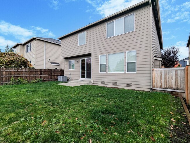 Building Photo - **Move-In Special** Stunning 5 bed, 2.5 ba...