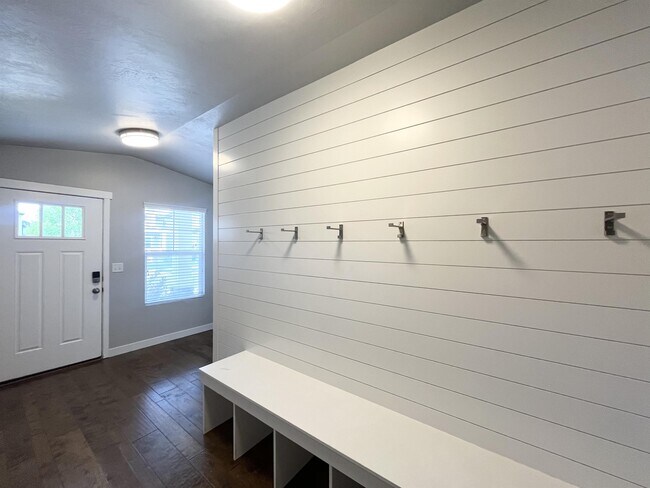 Building Photo - 621 Koins Way
