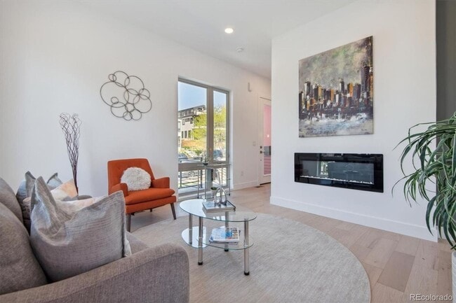 Building Photo - Brand New Build Townhome with Rooftop and ...