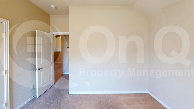 Building Photo - 5804 Valley Haven Way