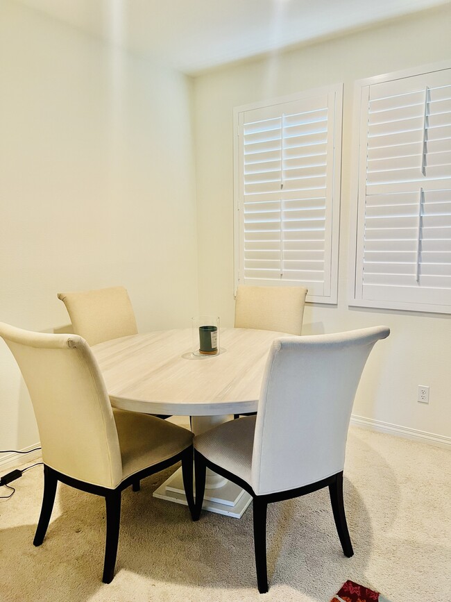 Building Photo - 511 Finch Ln