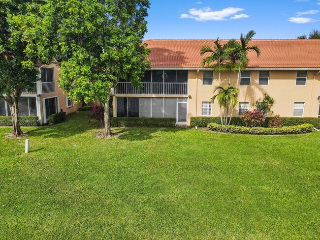 Building Photo - 9553 Shadybrook Dr