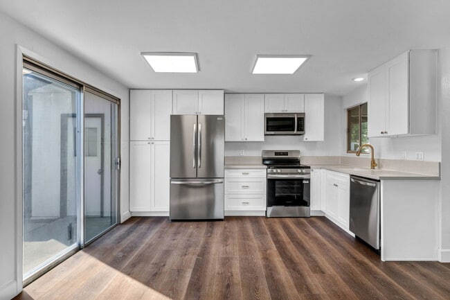 Building Photo - 785 Casazza Dr