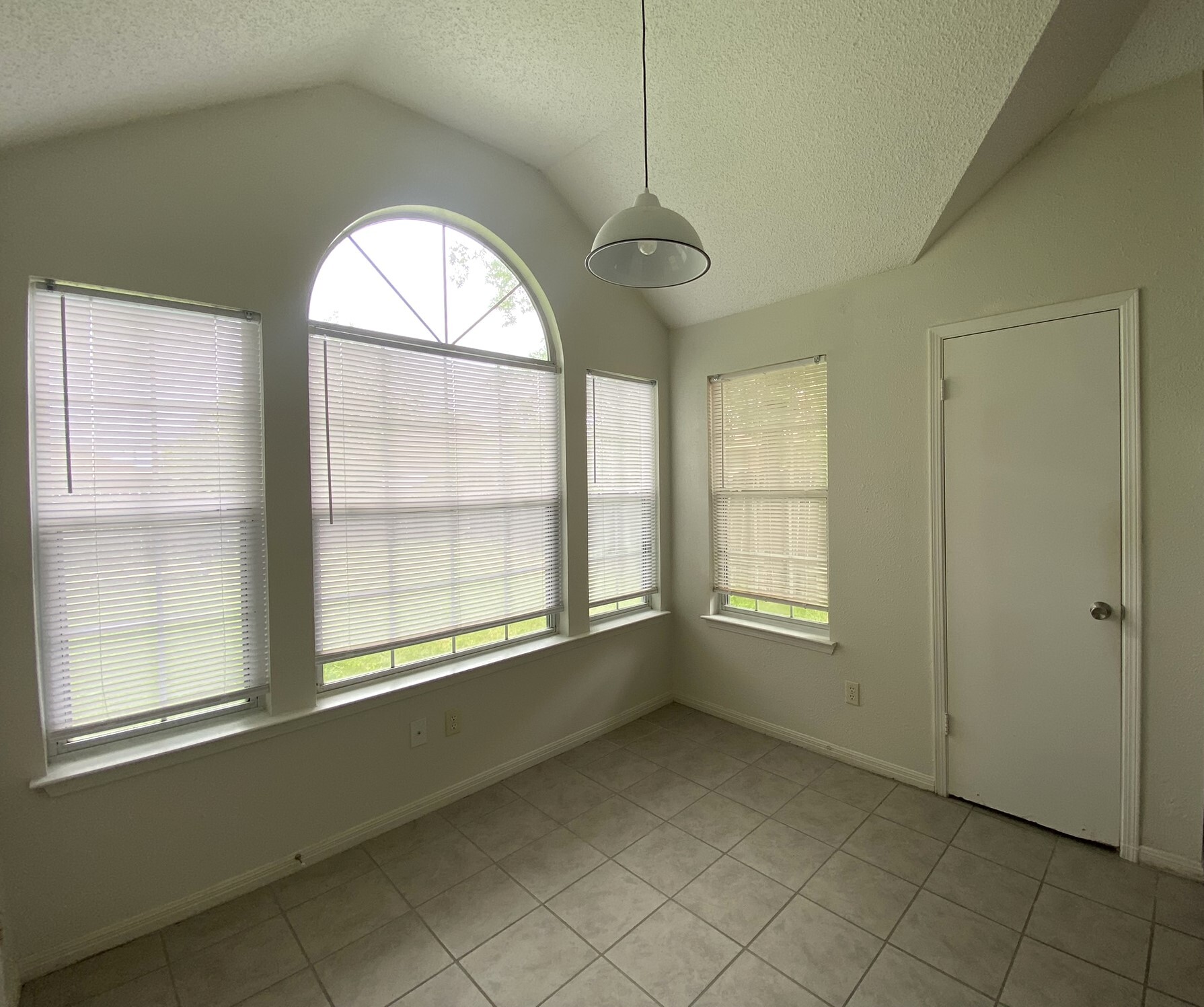 Building Photo - 2707 Starling Dr