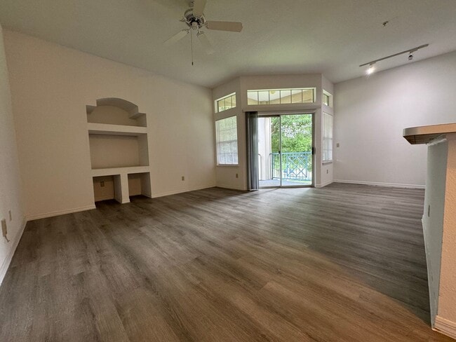 Building Photo - Resort-Style 2 Bed, 2 Bath Condo | Top-Flo...