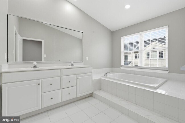 Building Photo - 25196 Whippoorwill Terrace