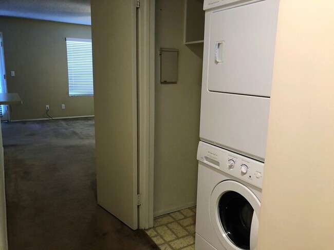 Building Photo - 5005 Collwood Way