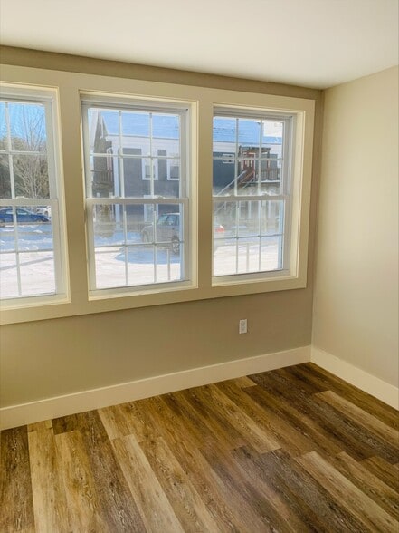 Building Photo - 2015 Quechee Main St