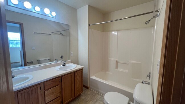 Building Photo - Charming 3-Bed in Central Bozeman